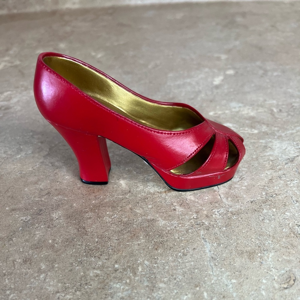 Just the Right Shoe Red miniature Heel Figurine